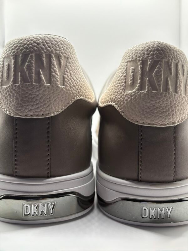 Tenis DKNY Abeni Cafés