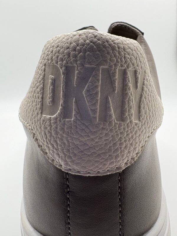 Tenis DKNY Abeni Cafés