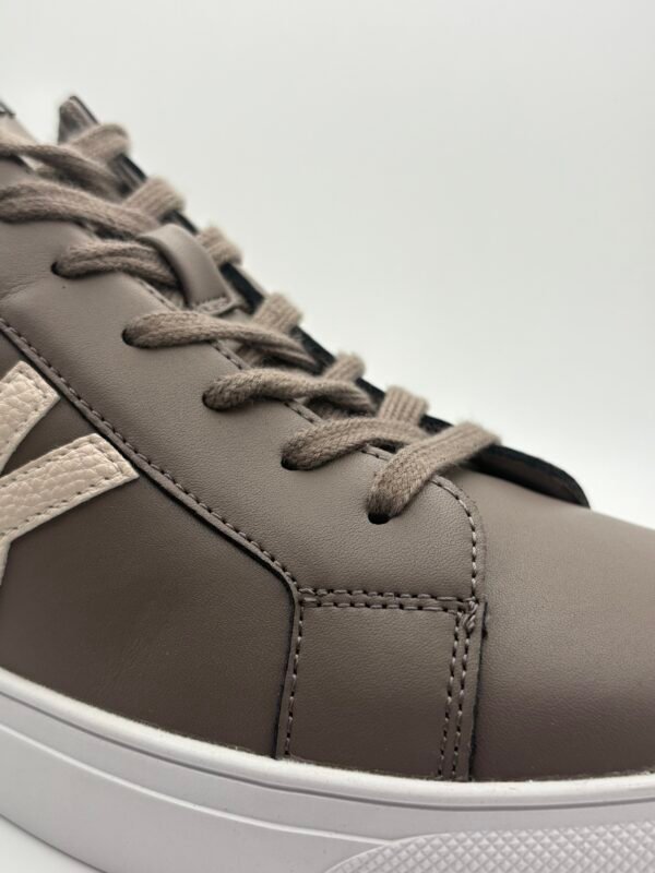 Tenis DKNY Abeni Cafés