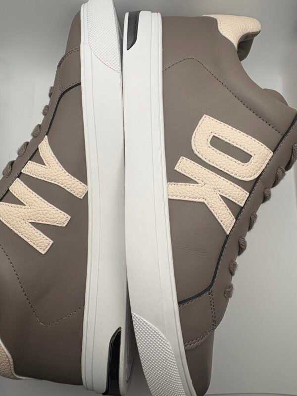 Tenis DKNY Abeni Cafés