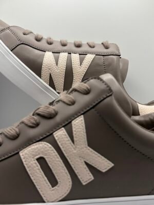 Tenis DKNY Abeni Cafés