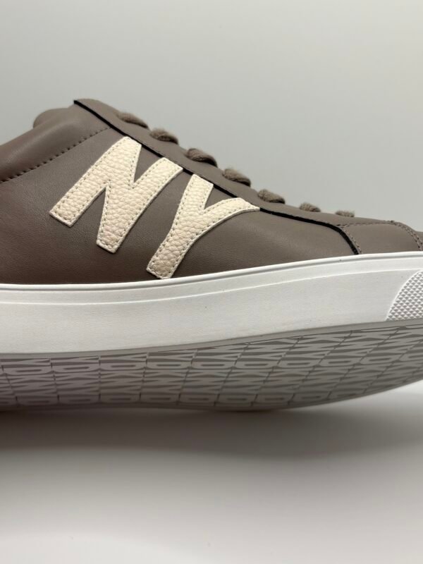 Tenis DKNY Abeni Cafés